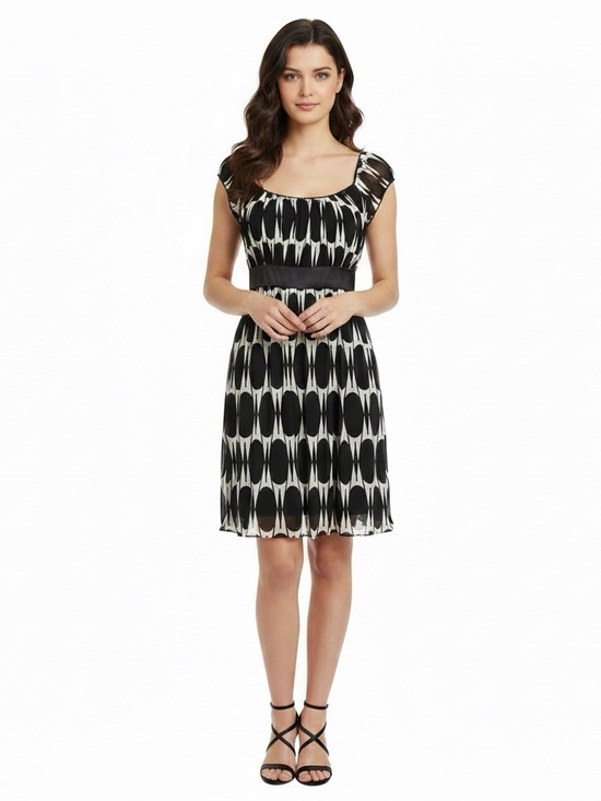 Speechless Dresses & Skirts - Speechless black white geometric print dress round neck size large cap sleeves